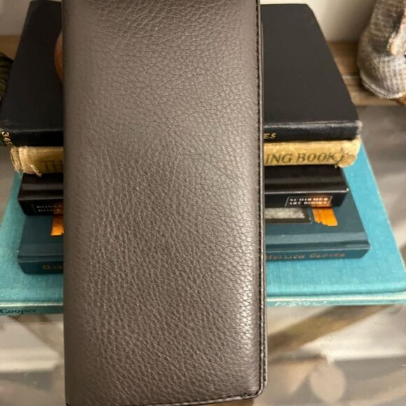 Marc by Marc Jacobs slim open Leather Wallet | MSRP $ 198. Color: "PUMA TAUPE” - Picture 14 of 14